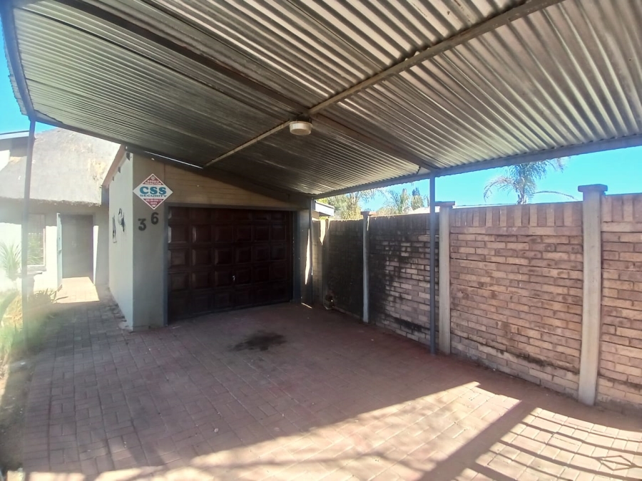 3 Bedroom Property for Sale in Roosheuwel Ext 2 North West